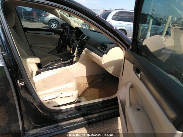1VWBS7A30FC058635 Volkswagen Passat 1.8t Se