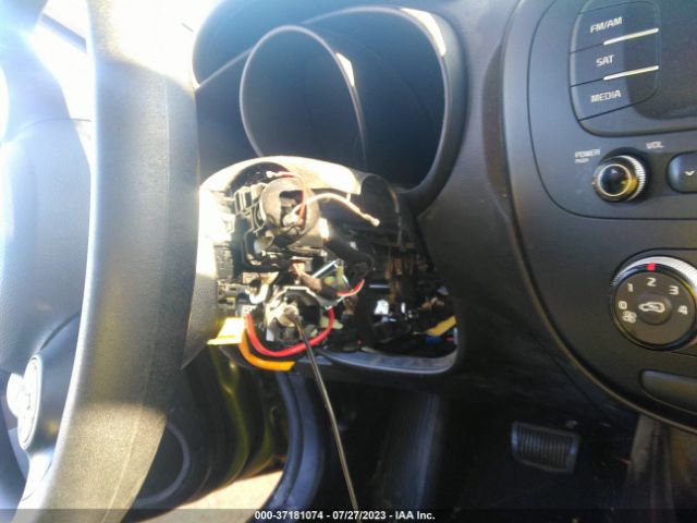 KNDJN2A27F7771735 KIA Soul Base