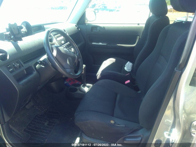 2005 SCION XB VIN: JTLKT324950180981