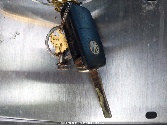 2009 VOLKSWAGEN EOS KOMFORT VIN: WVWBA71F09V013204