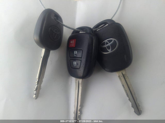 2015 TOYOTA HIGHLANDER LE VIN: 5TDZARFH8FS016197