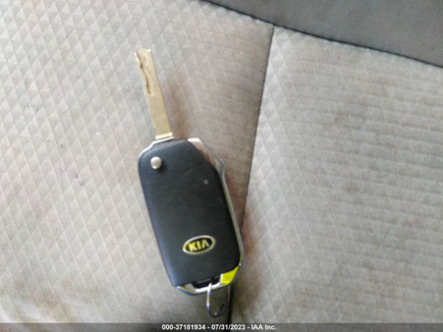 KNDJ23AU1L7012395 KIA SOUL LX
