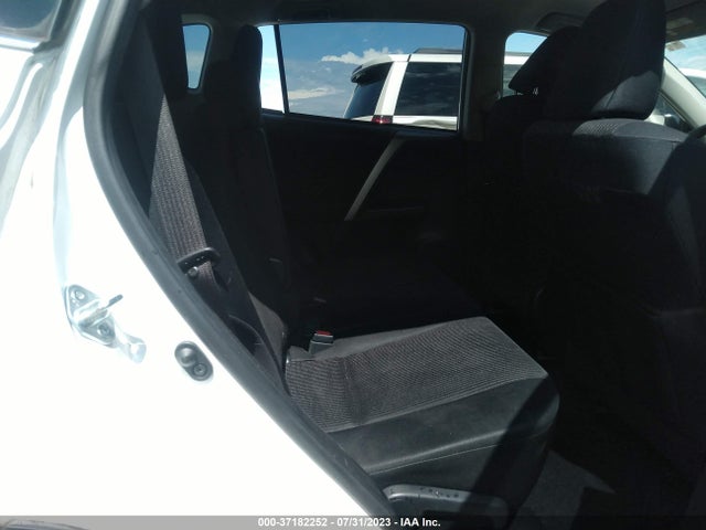 Toyota RAV4 LE 2016 JTMZFREV3GJ065587 Image 8