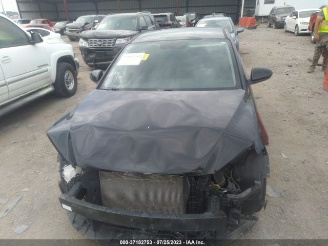 Hyundai ELANTRA SE 2018 5NPD74LF6JH332355 Image 3