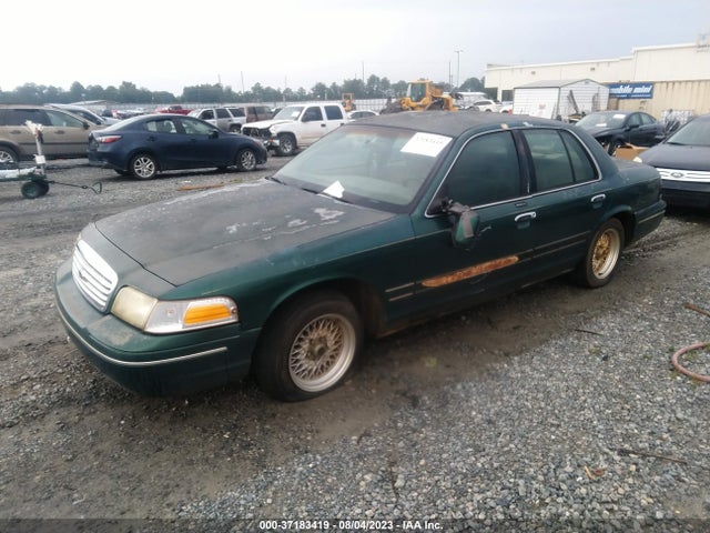 2000 FORD CROWN VICTORIA LX VIN: 2FAFP74W0YX126780