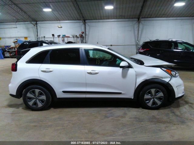 KNDCB3LC2K5244379 KIA NIRO LX