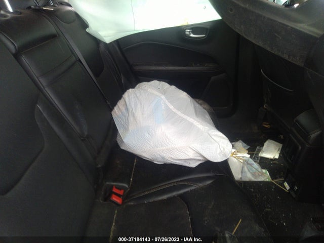 3C4NJDBB7JT392987 Jeep Compass Latitude