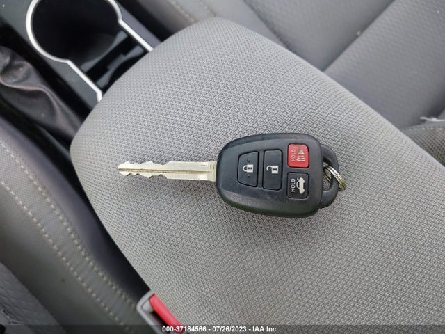 2016 TOYOTA COROLLA LE VIN: 2T1BURHE9GC500627