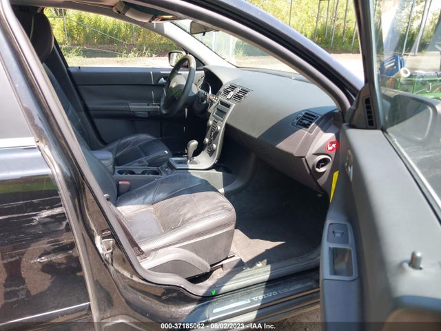 2005 VOLVO S40 VIN: YV1MS382452117301