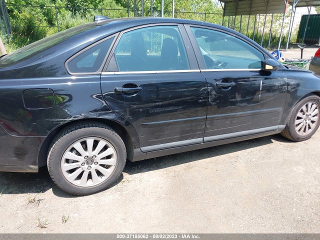 2005 VOLVO S40 VIN: YV1MS382452117301