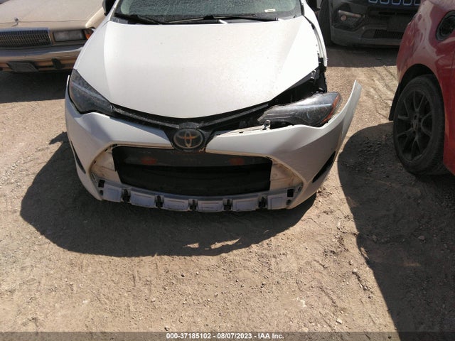 Toyota COROLLA LE 2018 5YFBURHE6JP819801 Image 3