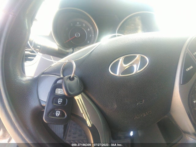 Hyundai ELANTRA SE 2015 5NPDH4AE7FH555700 Image 3