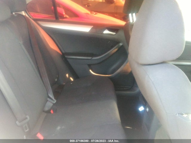 3VWD17AJ3FM218998 Volkswagen Jetta Sedan 1.8t Se
