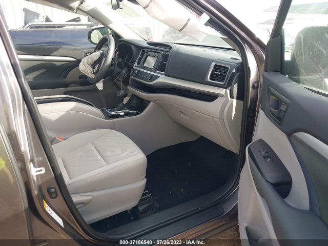 Toyota Highlander Le 2019 5TDZZRFH6KS298455 Image 12