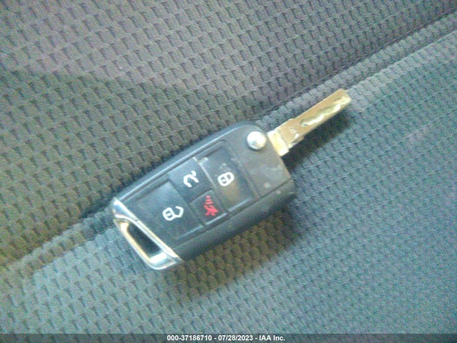 WVWKR7AU7KW909037 Volkswagen E-golf Se