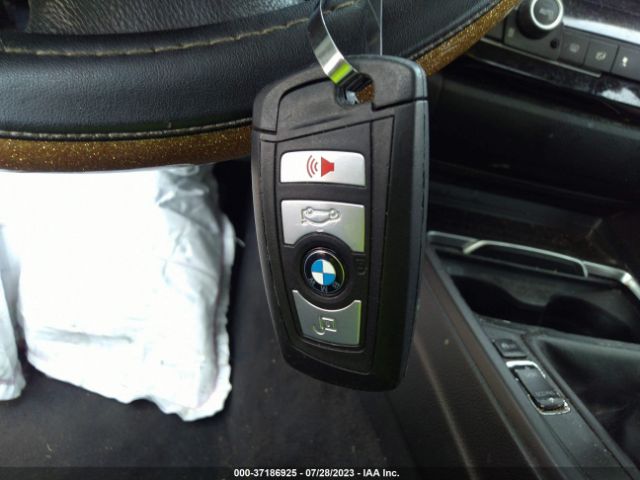WBA8A9C30HK622623 BMW 3 Series 320i
