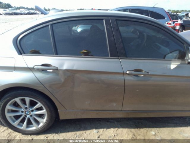 WBA8A9C30HK622623 BMW 3 Series 320i