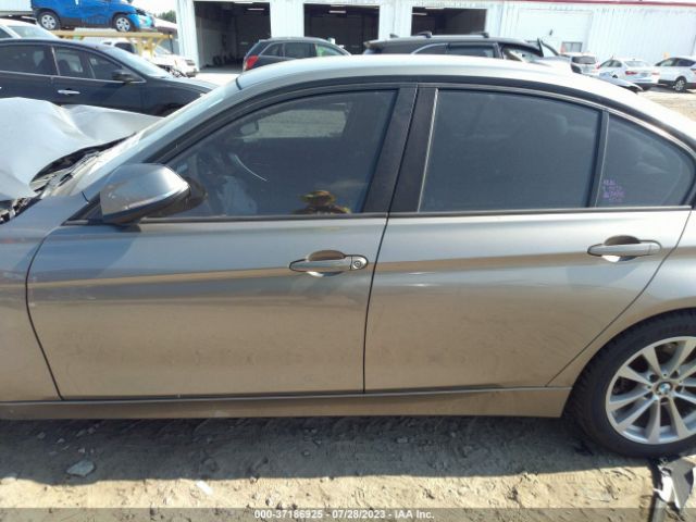 WBA8A9C30HK622623 BMW 3 Series 320i