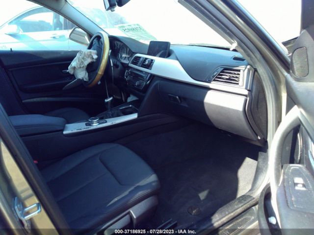 WBA8A9C30HK622623 BMW 3 Series 320i