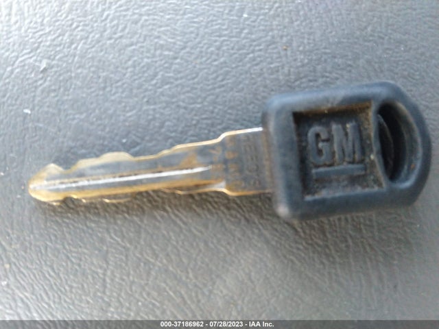 1998 CHEVROLET C/K 1500 VIN: 2GCEK19R1W1135573