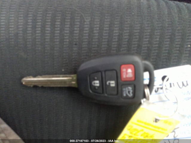 Toyota Rav4 Xle 2015 JTMWFREV3FJ037564 Image 3