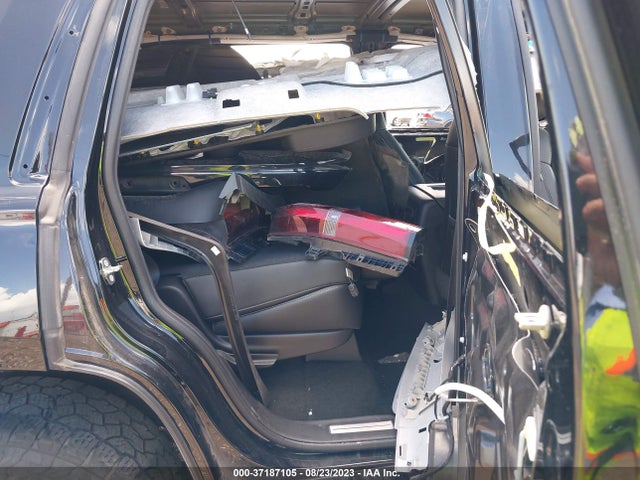Chevrolet Tahoe Lt 2018 1GNSCBKC5JR176775 Image 8