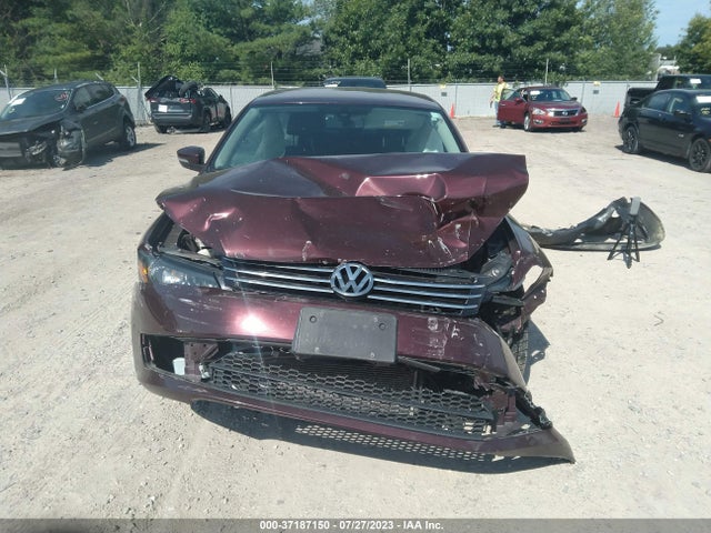 1VWAS7A33EC055822 Volkswagen Passat Wolfsburg Ed