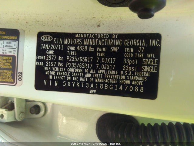 2011 KIA SORENTO LX VIN: 5XYKT3A18BG147088