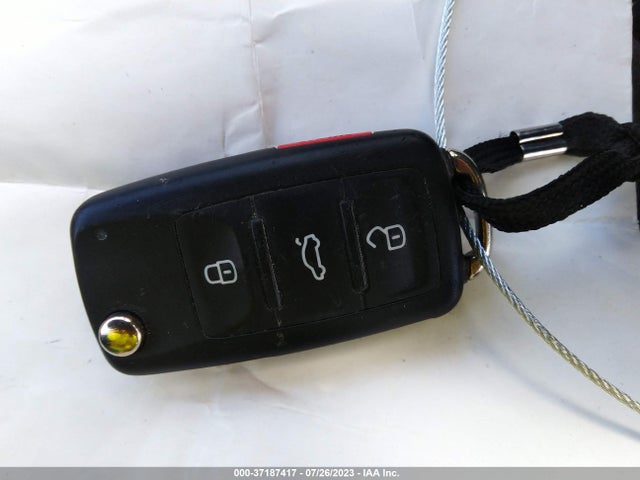 2011 VOLKSWAGEN JETTA SEDAN TDI LE VIN: 3VWLL7AJXBM076097