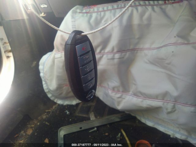 3N1CN8FVXNL843717 Nissan VERSA SR
