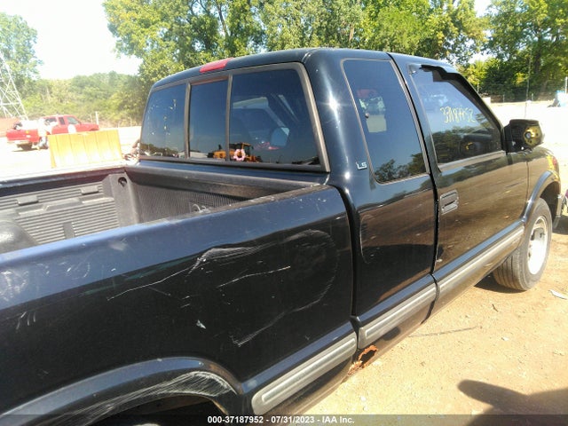 2003 CHEVROLET S-10 LS VIN: 1GCCS19X138207600