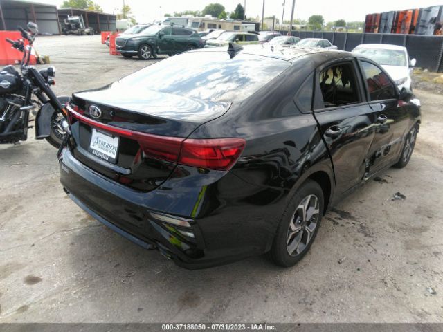 3KPF24ADXME337852 KIA Forte Lxs