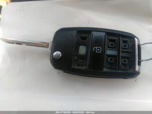 KNDMB5C19F6068834 KIA SEDONA LX