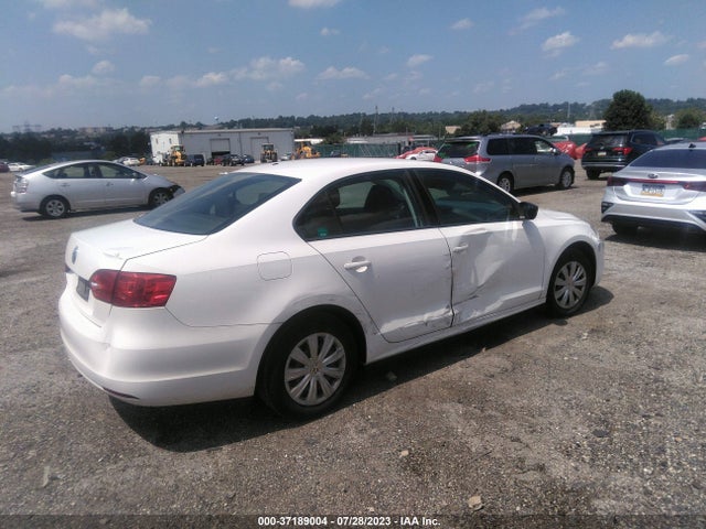3VW2K7AJ0EM350605 Volkswagen Jetta Sedan S