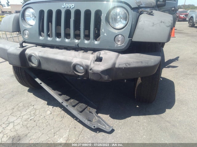 1C4BJWFG8FL678015 Jeep Wrangler Unlimited Rubicon