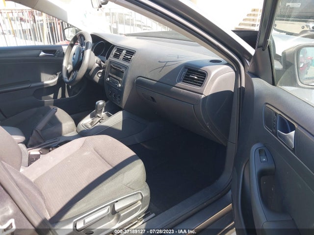 3VW2K7AJ8FM284760 Volkswagen Jetta Sedan 2.0l S