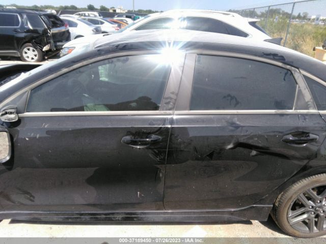 3KPF34AD2ME402562 KIA Forte Gt-line