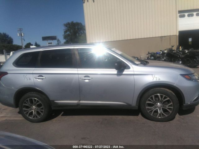 JA4AZ2A32HZ033078 Mitsubishi Outlander Es