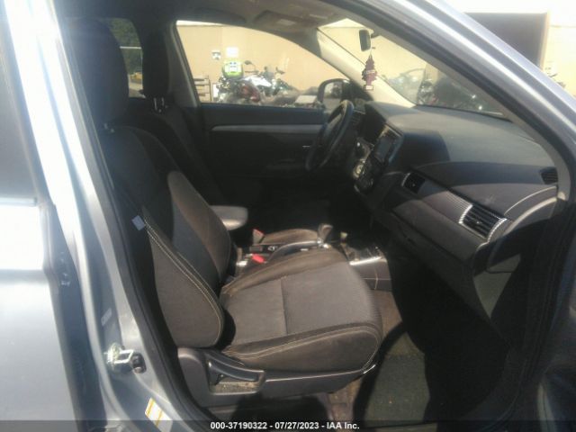 JA4AZ2A32HZ033078 Mitsubishi Outlander Es