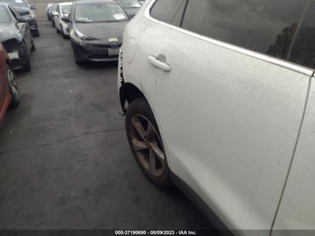 SADCJ2FX5KA395630 Jaguar F-pace 25t Premium