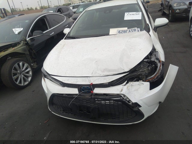 Toyota Corolla Hybrid Le 2021 JTDEAMDE1MJ010956 Image 4