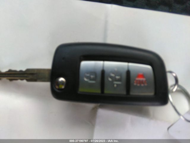 JN1BJ1CR9JW207493 Nissan Rogue Sport S