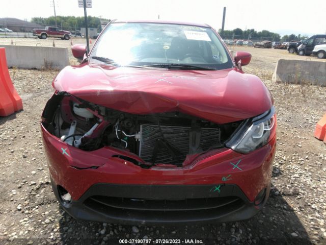 JN1BJ1CR9JW207493 Nissan Rogue Sport S