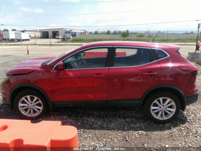 JN1BJ1CR9JW207493 Nissan Rogue Sport S