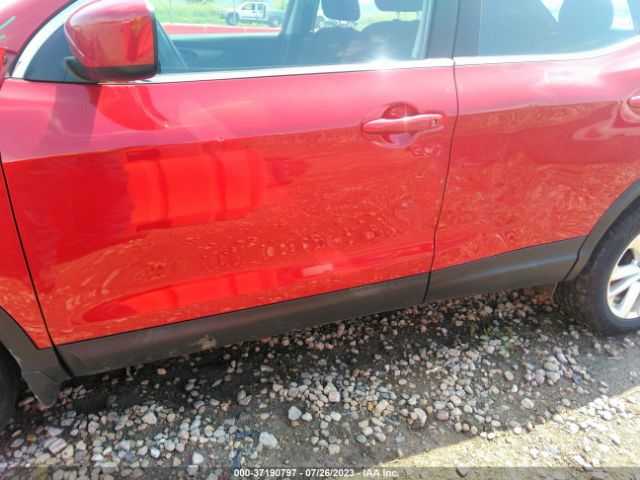 JN1BJ1CR9JW207493 Nissan Rogue Sport S