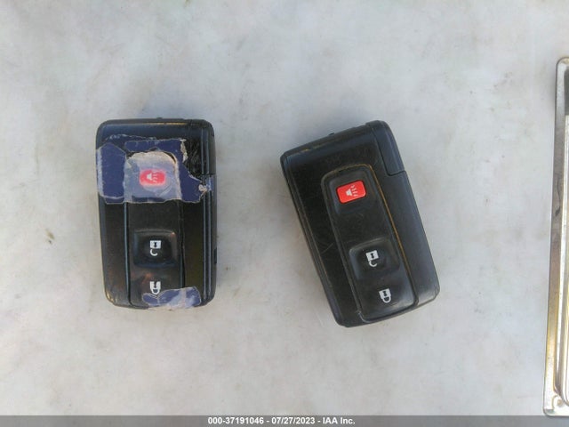 2004 TOYOTA PRIUS VIN: JTDKB20U840062561