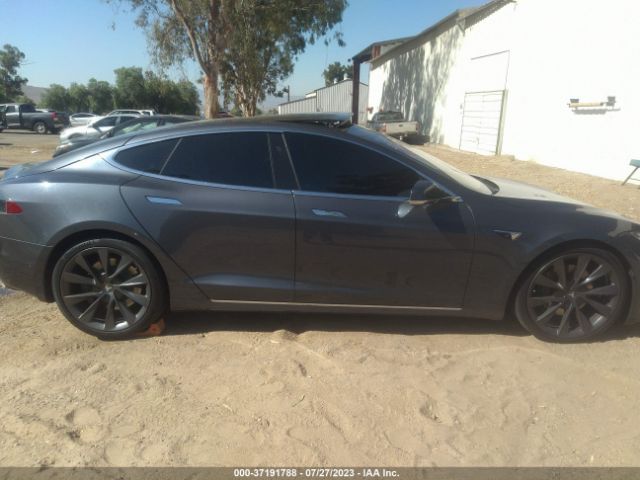 5YJSA1E28JF258131 Tesla Model S 75d/100d/p100d