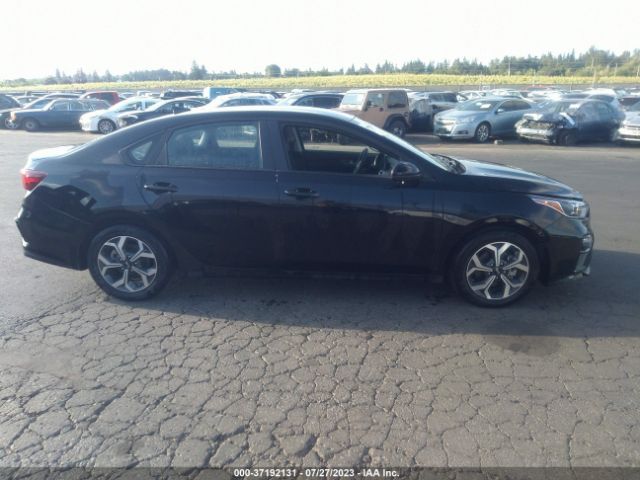 3KPF24AD8ME268725 KIA Forte Lxs