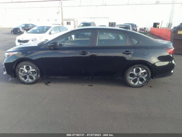 3KPF24AD8ME268725 KIA Forte Lxs