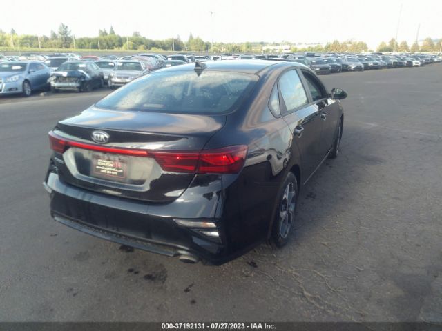 3KPF24AD8ME268725 KIA Forte Lxs